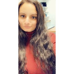 Meet your poshmark seller Crystal !